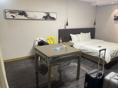 -汉庭优佳(上海娄山关路地铁站店)