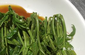 Fresh Fragrant Bitter Almond Salad (Seasonal)