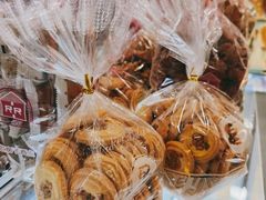 -红房子西点(汇联商厦天钥桥路店)