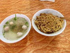 -松树干拌面店
