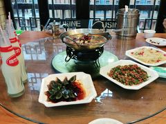 -临江餐馆二楼美食部落