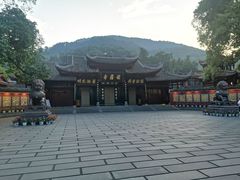 -峨眉山报国寺