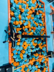 -蹦贝运动中心·蹦床·攀岩·闯关(龙岗店)