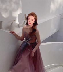 -艾米丽婚纱礼服