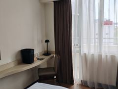 -广州琶洲会展广州塔地铁站轻居酒店