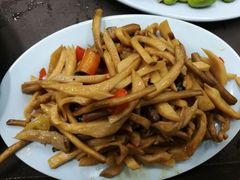 蘑菇炒肉-华中科技大学百景园(三楼酒店)