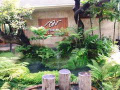 -Chom Cafe and Restaurant