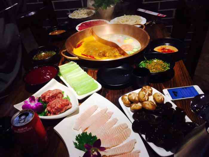 巴蜀渝情重庆老火锅-"太开心了跟朋友们一起过来团建,导航过来的.