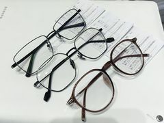 -罗伯特眼镜·蔡司官方授权(罗湖国贸店)