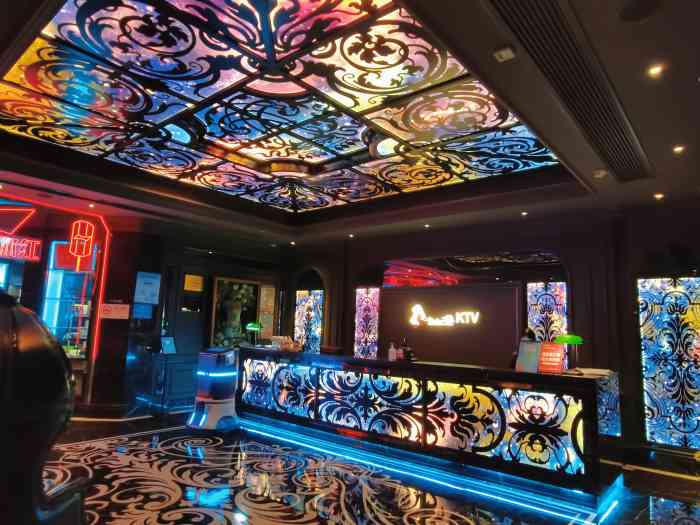 自由港量贩ktv(打浦店)-"没想到下雨天生意也这么好,不可思议.