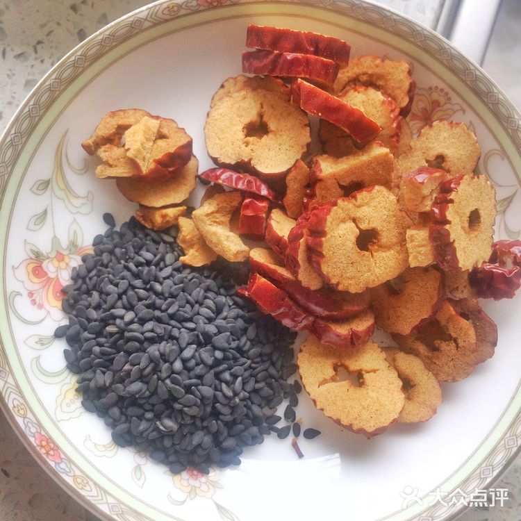 养生黑芝麻黑豆花生红枣豆浆