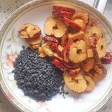 养生黑芝麻黑豆花生红枣豆浆