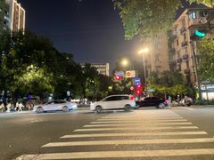 -吴山路夜市