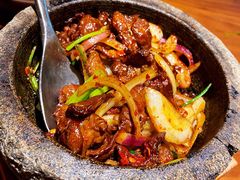 石锅孜然羊肉-君悦酒店·1881·北京烤鸭