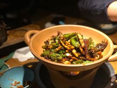 擂辣椒烧手撕鸡-吃饭皇帝大土家民族菜(正大广场店)