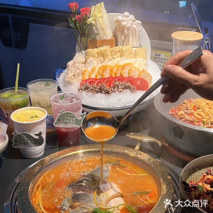 贵阳海豚广场的苗寨酸汤鱼夜景美到尖叫!