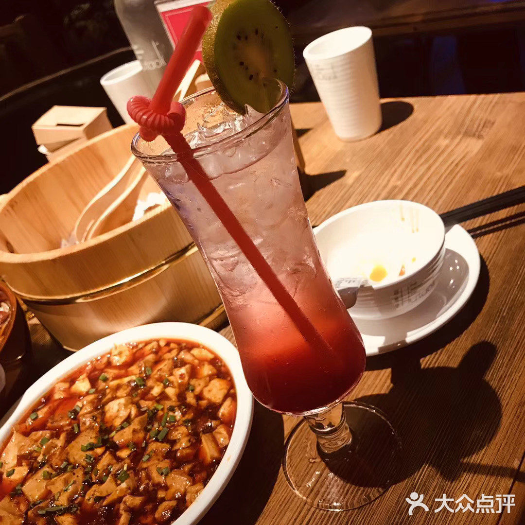 上海的胡桃里更都市化一点,镇江的这个没什么感觉是真的