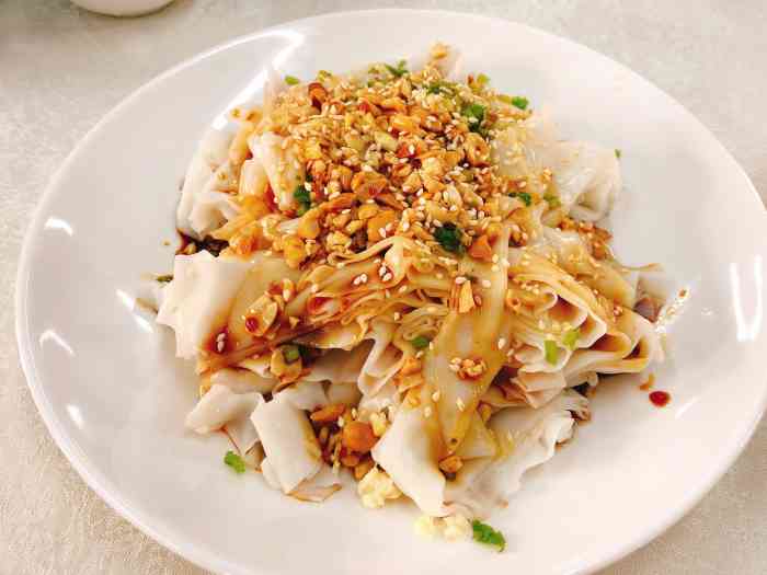 权坤粤菜化州肥仔-"位置流塘市场附近沿街,门头显眼,比较好.