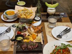 -Mark&Mars Restaurant