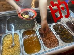 -爆炸头阿姨小四川正宗川味小吃(无任何分店)