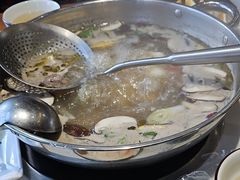 -乡土黄·鲜牛肉火锅·小龙虾(兴业街店)