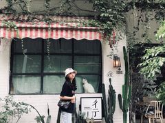 -彳亍咖啡·这里(水湾路店)