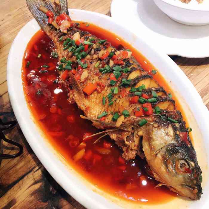 打分 36 /人 鹰潭菜偏咸偏辣偏油,但味道是好吃的,推荐豆瓣鱼.