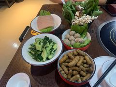 -虾弄弄海派小龙虾·牛羊蝎子火锅