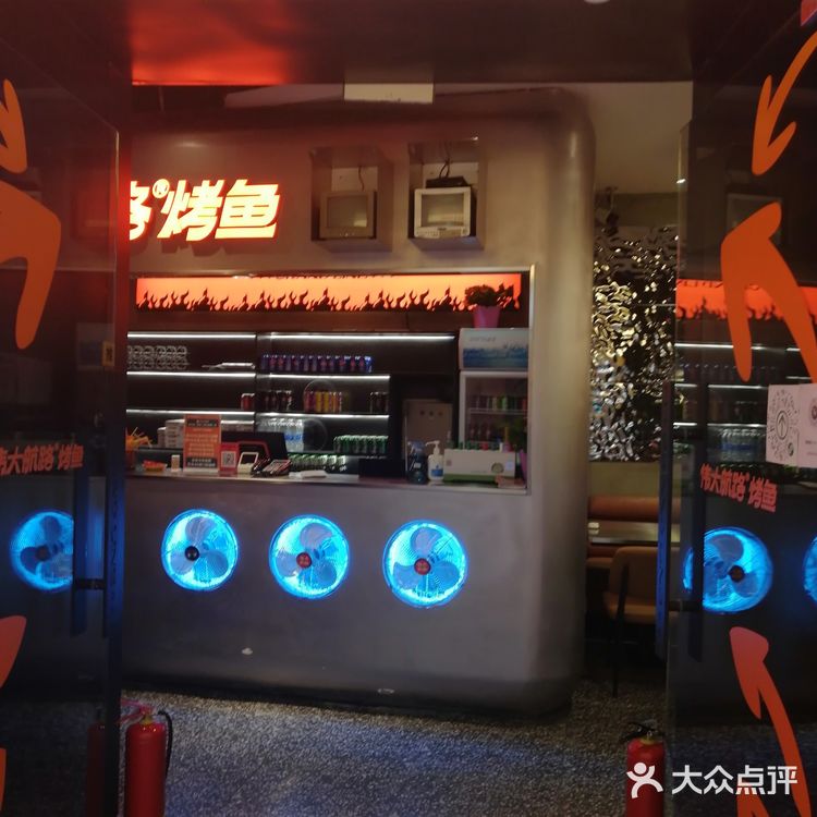 饭点时间也不过是三桌人