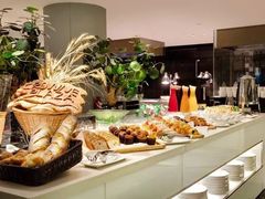 -上海滴水湖皇冠假日酒店