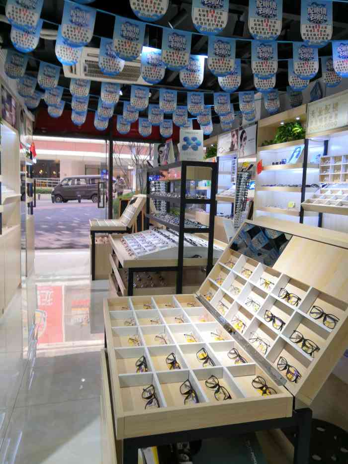 优益视眼镜生活馆(龙湖·u城天街店)-"因为有事情急需一副眼镜 所以