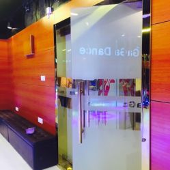 上海轩依钢管舞学校(长寿路总校)-轩依钢管舞