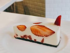 草莓酸奶乳酪蛋糕-双风车咖啡馆 Twin Windmills(六道口店)