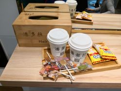 点击看大图 为顾客准备的茶水点心-东方麒麟·潘多拉SALON