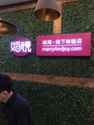 -现代经典婚纱摄影