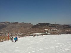 -济南卧虎山滑雪场