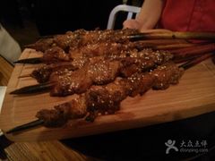 -阿里家·新疆烤肉酒場 by MIG