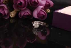 -威德钻石-克拉钻大本营(南京东路店)