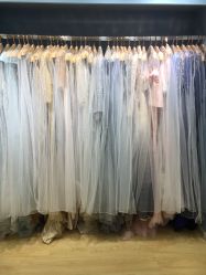 -觅白婚纱礼服馆