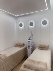 -苗方清颜痘肌研究所