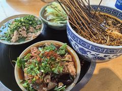 -大众跷脚牛肉馆·非遗传承单位(峨眉山店)