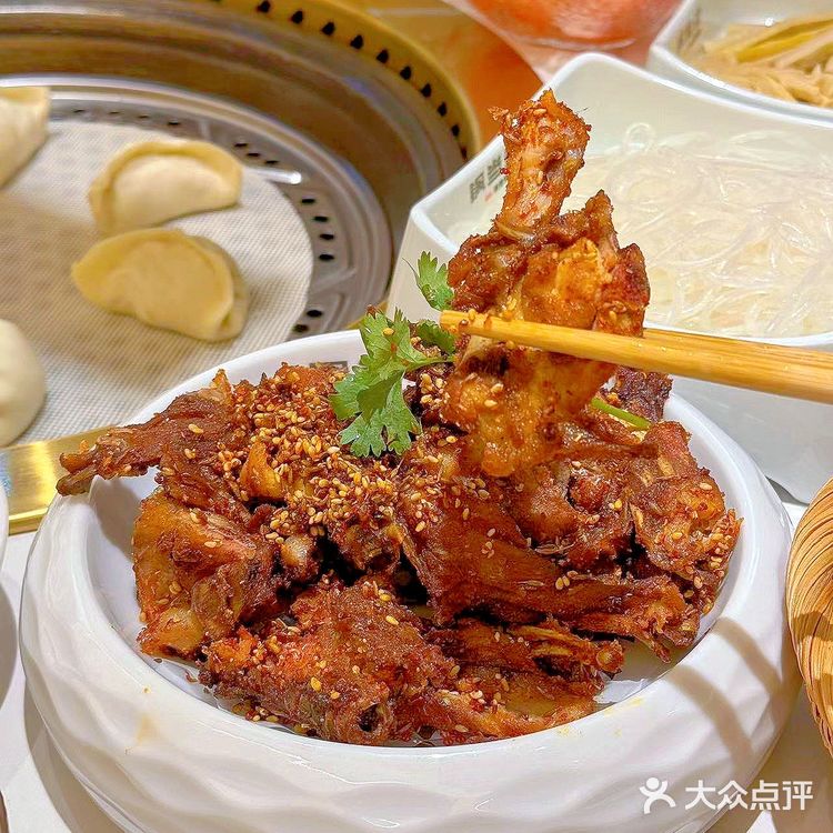 终于吃到好吃的铁锅炖了。。