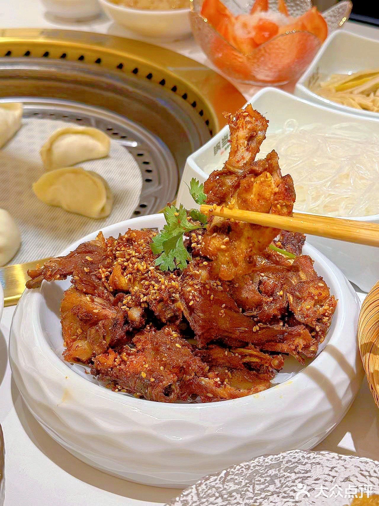 终于吃到好吃的铁锅炖了。。