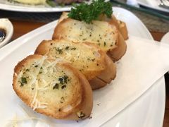 -Chom Cafe and Restaurant
