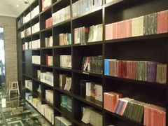 -钟书阁(松江泰晤士小镇店)