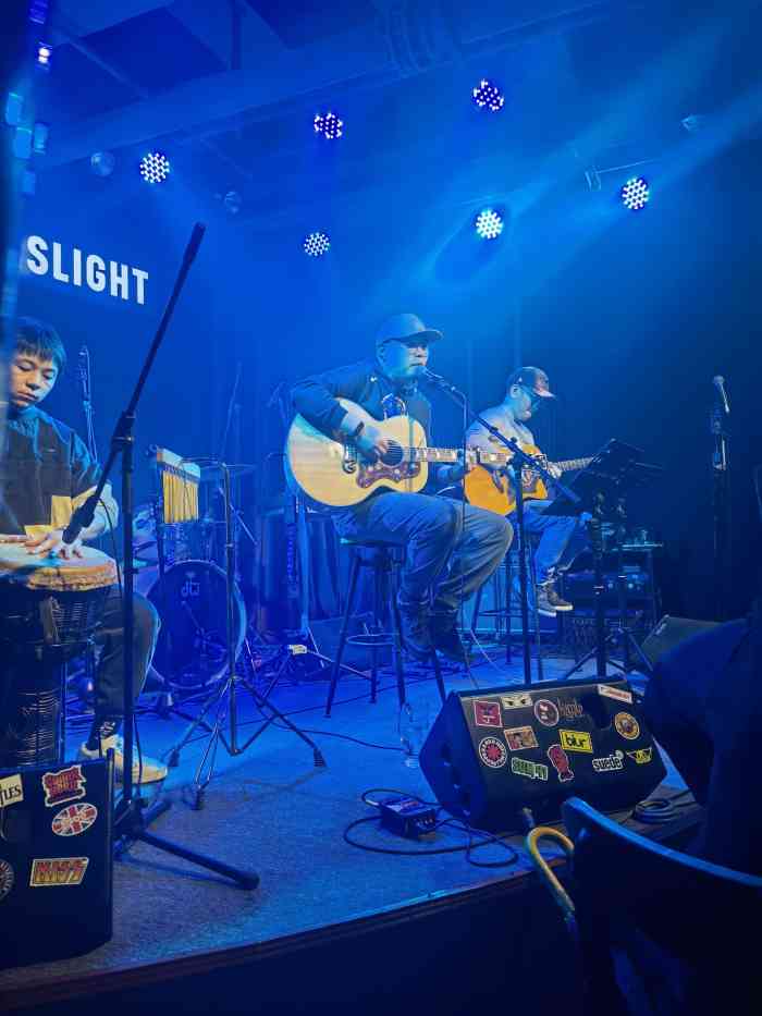 煤气灯livehouse-"煤气灯,一个专业的音乐人酒吧.完全不同于.