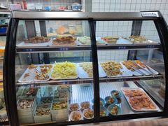 面包甜点陈列柜-蚝英雄·鲜蚝自助专门店(洋桥店)