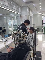 -镁连社·美联社