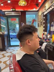 -东方先生国潮男士理发馆
