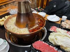 -果松木炭酸菜铜火锅·外婆参鸡汤
